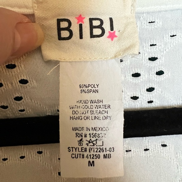 BiBi White Flutter Sleeve Ruffled Blouse size medium - Picture 2 of 2